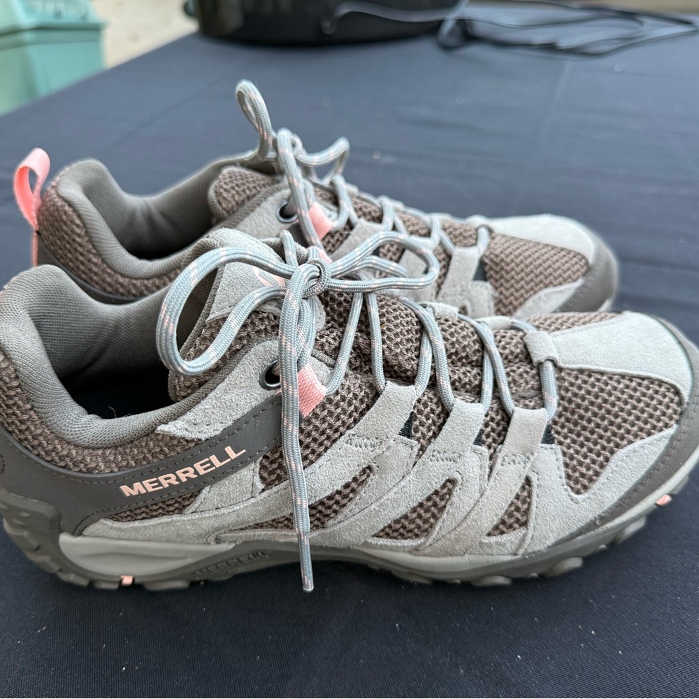Merrell Women’s Hiking Shoes – Size 9.5 – Brand New / Never Worn.